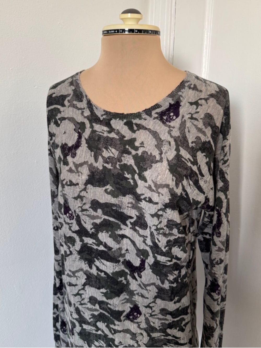Zadig & Voltaire Gray Camo and Skulls Print Cashmere Sweater size M - Picture 5 of 14